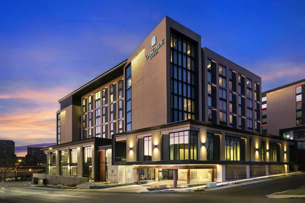 Exterior of Cascade Hotel, Kansas City, a Tribute Portfolio Hotel